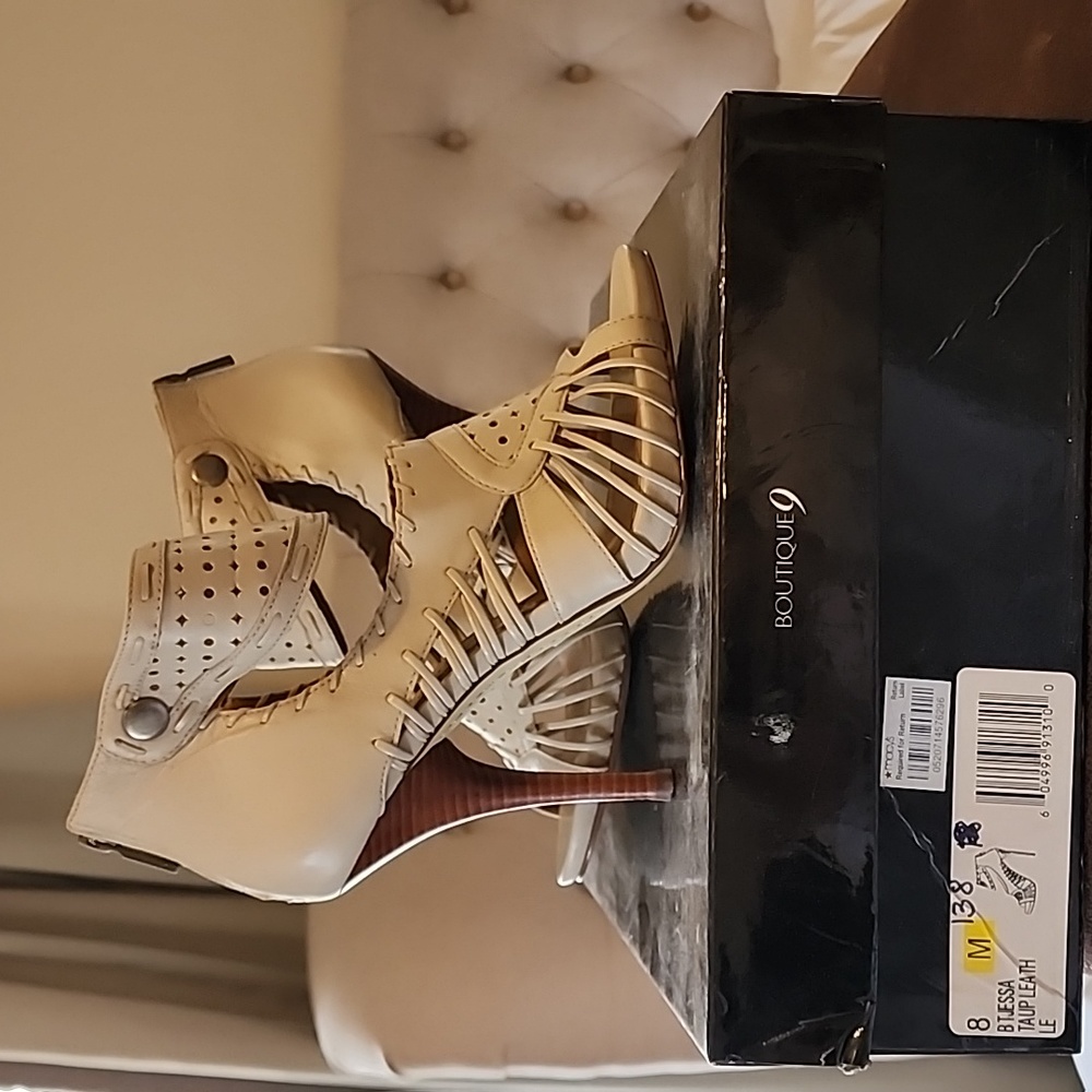 Boutique 9 taupe heels size 8